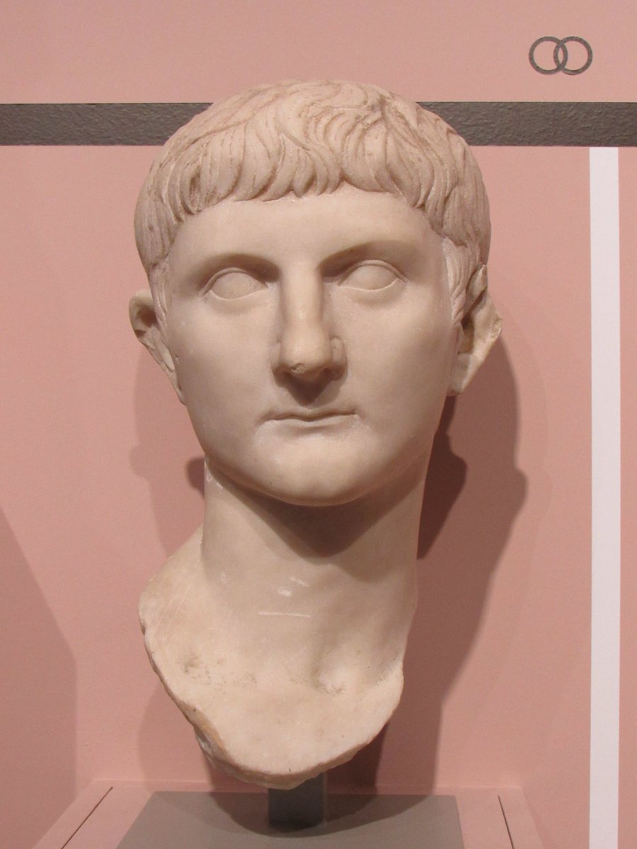AgrippinaRoma's tweet photo. Joyeux anniversaire #Germanicus ! https://t.co/qiTsqZdahq