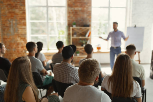 FOESC's tweet photo. ¡Un sector con una oferta formativa propia y especializada es un sector profesional, fuerte y con futuro! 💪Iniciamos consulta de necesidades&amp;intereses a los federados, para desarrollar con la ayuda d'@EscolaEfa un proyecto formativo propio para ellos y sus asociados. @Fundae_es https://t.co/DBKeNOqmT5