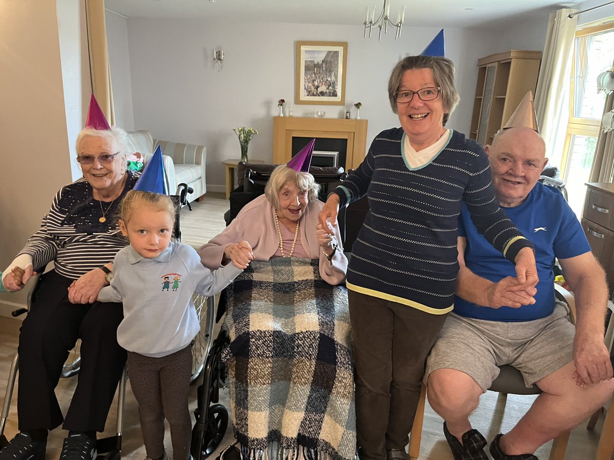 TodholmPs's tweet image. The ELLC had more fun at Hunterhill are Home celebrating our joint award nomination! 💫 #intergenerational