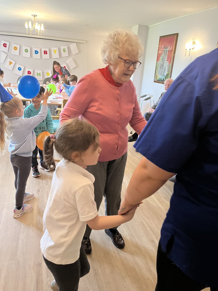 TodholmPs's tweet image. The ELLC had more fun at Hunterhill are Home celebrating our joint award nomination! 💫 #intergenerational