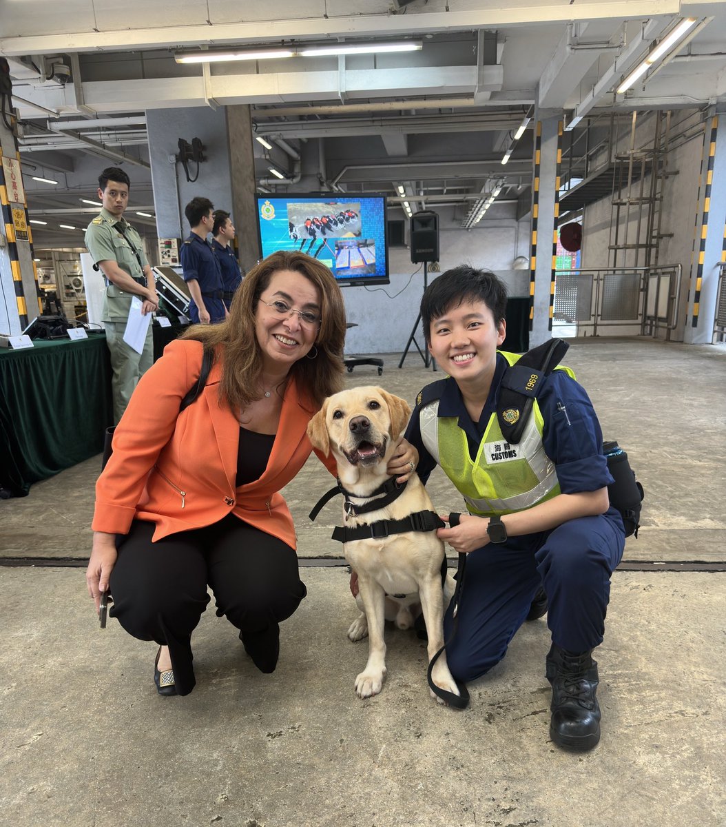 GhadaFathiWaly's tweet image. Impressed by the work of Hong Kong customs, using X-ray scanning, high-tech inspection tools &amp;amp; drug detector dogs to combat drug trafficking &amp;amp; wildlife crime.

Discussed with Commissioner Louise Ho Pui-shan how @UNODC can strengthen law enforcement responses to organised crime.