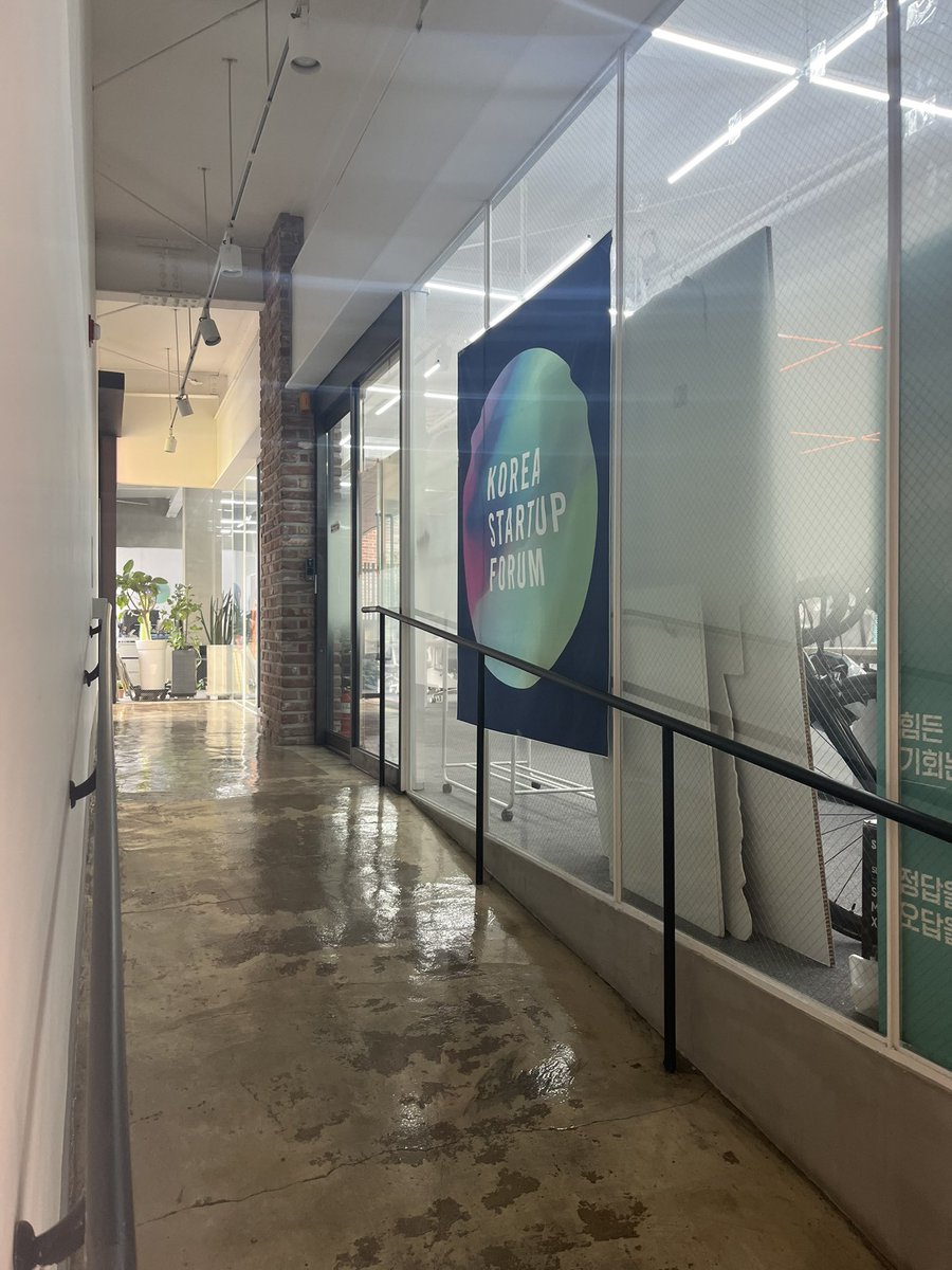 manoboba_'s tweet photo. sneak peak at Korean Startup hub in Seoul https://t.co/wiA2fljnPL