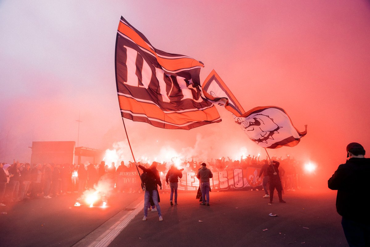 AuStadeLillois's tweet photo. No Pyro, No Party ! 💥 https://t.co/Yyp4J76L4T