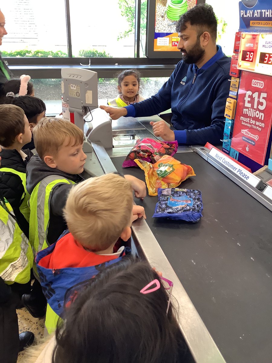 Some Reception children enjoyed a visit to ALDI yesterday to buy fruit to make superhero smoothies!
The children were super representatives of Ley Top Primary School 😀