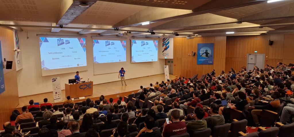 chkrock's tweet photo. L' #afupday à démarré à Lyon ! 
🎉🎉🎉 https://t.co/VfHWj05hi4