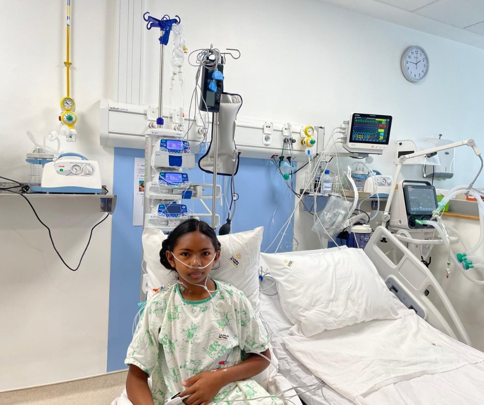 🏥 Elle s'appelle Marielle, elle a 13 ans et c'est le premier patient opéré à ❤️ ouvert dans un centre chirurgical cardiaque pédiatrique à #Madagascar 🎉
Cette grande première médicale, couronnée de succès, s'est déroulée mardi 21 mai au Centre Hospitalier... 
(🧵1/4)