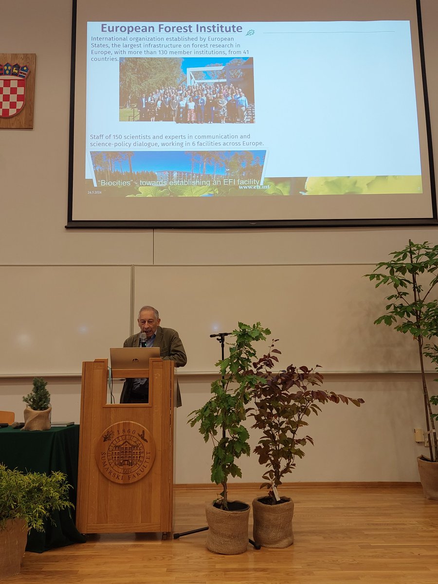 EFUrbanForestry's tweet photo. Giuseppe Scarascia-Mugnozza (@europeanforest) introduces us in the concept of #biocities. 

Read more on the role of #urban forests in biocities at https://t.co/RqCsdDUlUY. https://t.co/SlqwBCpcZY