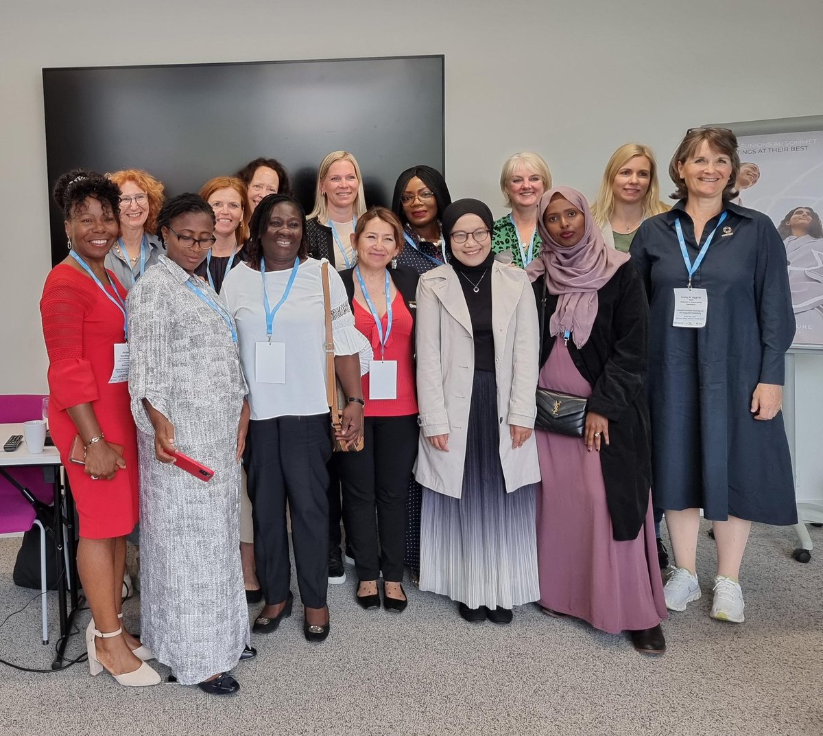 Solidarity of Midwives at the Global Parters Meeting on Nursing and Midwifery in Geneva ⭐️ Great start to the day meeting with all the midwives present, always a pleasure to share insights from around the world! @who @dunkleybent @TorresOyarzo