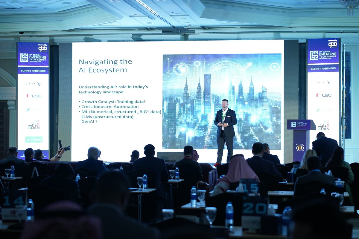 emerging_tech_'s tweet photo. On Day - 2, Christian Gleich, International Ambassador of the European Blockchain Association e.V., led an enlightening AI Masterclass titled "Artificial Intelligence: Aligning Technical Expertise with Commercial Strategy along the Value Chain to Accelerate Innovation." https://t.co/cEPmghBdi5