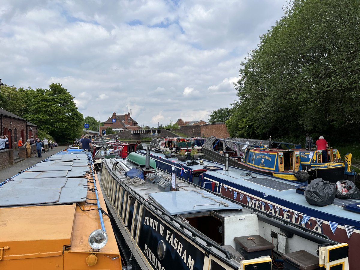 BCNSociety's tweet photo. What’s the big boating event this weekend?! Yeah well ⁦@CRTBoating⁩ #CrickBoatShow I suppose, but it’s also the annual #BCNMarathonChallenge. Over 25 boats will be cruising as much of the BCN as possible. This year’s finish will be at Hawne Basin on Sunday afternoon. https://t.co/iVfS0WuErw