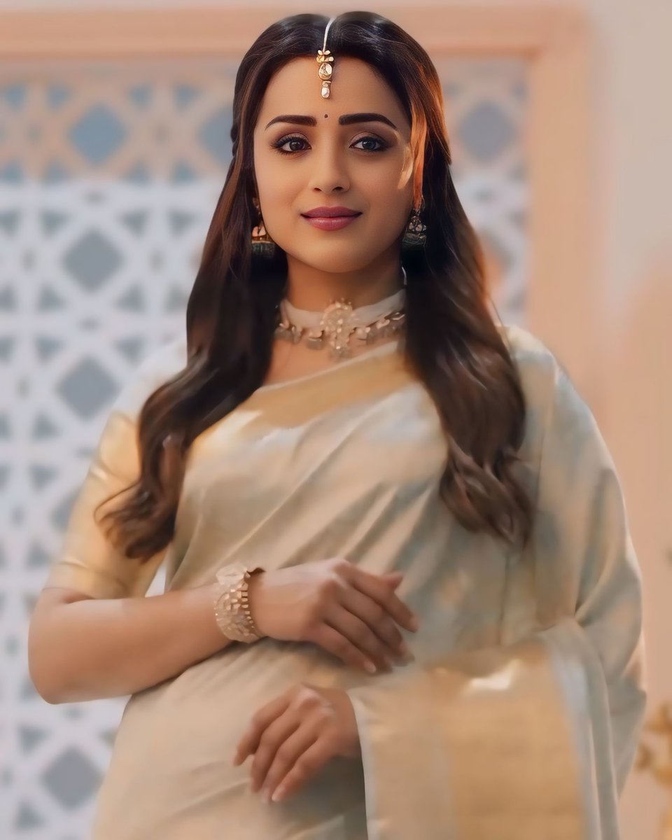 trishagraphy's tweet photo. Trisha's captivating performances continue to leave audiences in awe. 👑 💖
#TimelessCharm 🌟 #SouthQueen
#trisha #trishakrishnan #ps1 #ponniyinselvan #PS2 #leo #trishakrishnanfans #trishahot #southqueentrisha #trishagraphy #quotes #trishakrishna #trishafans https://t.co/xwJONtsHVN