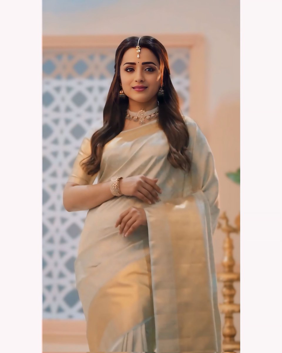 trishagraphy's tweet photo. Trisha's captivating performances continue to leave audiences in awe. 👑 💖
#TimelessCharm 🌟 #SouthQueen
#trisha #trishakrishnan #ps1 #ponniyinselvan #PS2 #leo #trishakrishnanfans #trishahot #southqueentrisha #trishagraphy #quotes #trishakrishna #trishafans https://t.co/xwJONtsHVN