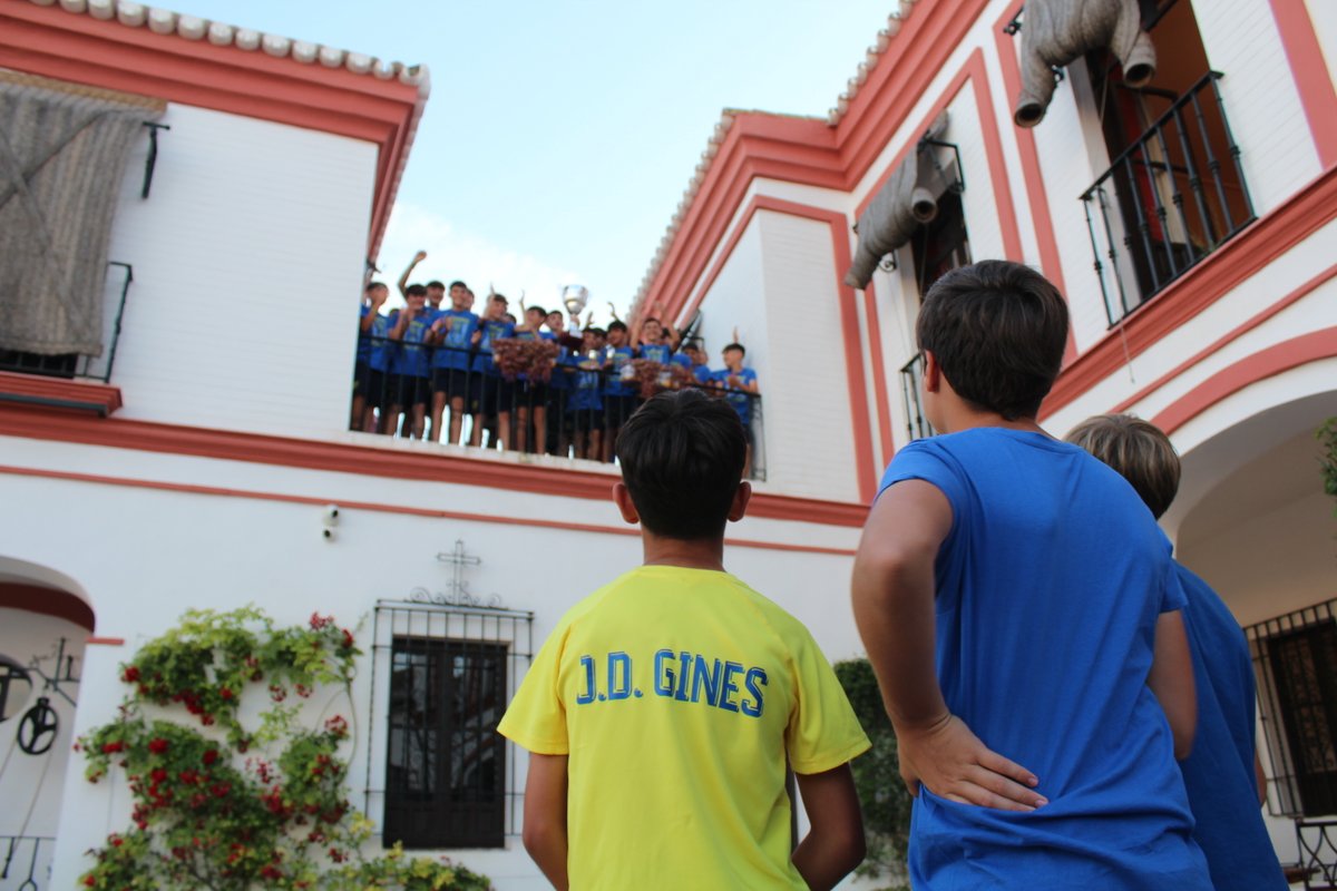 AytoGines's tweet photo. El Infantil ‘A’ de la JD Gines, recibido en el Ayuntamiento tras ganar la Liga y lograr el ascenso a 1ª andaluza.

🏆¡ENHORABUENA, CAMPEONES!

ℹ https://t.co/bUxl6nj5ws

#SienteGines #GinEsDeporte https://t.co/l7cSvTfNl1
