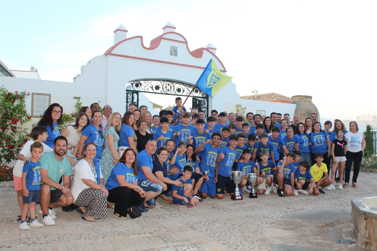 AytoGines's tweet photo. El Infantil ‘A’ de la JD Gines, recibido en el Ayuntamiento tras ganar la Liga y lograr el ascenso a 1ª andaluza.

🏆¡ENHORABUENA, CAMPEONES!

ℹ https://t.co/bUxl6nj5ws

#SienteGines #GinEsDeporte https://t.co/l7cSvTfNl1