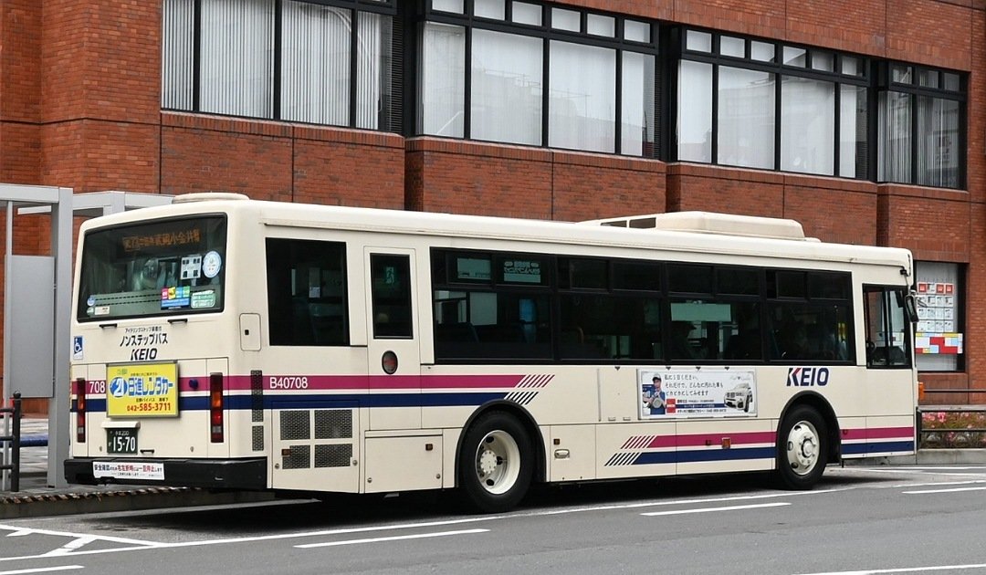 京王バス B40708 5/23撮影 アイボリー塗装のホイールはこの日から?