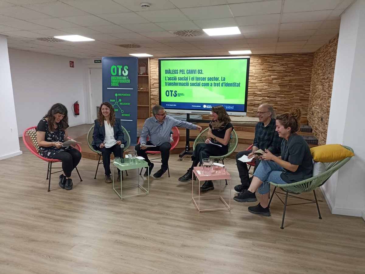 OTS_org's tweet photo. 🔵L’acte ja ha començat!

Connecteu-vos aquí: https://t.co/jwYu2zQByO

Seguiu per streaming les intervencions dels i les ponents al debat "L'acció social i el tercer sector. La transformació social com a tret identitari” organitzat per @ots_org i moderat per @joansegarra67 https://t.co/AT3etT1bhC