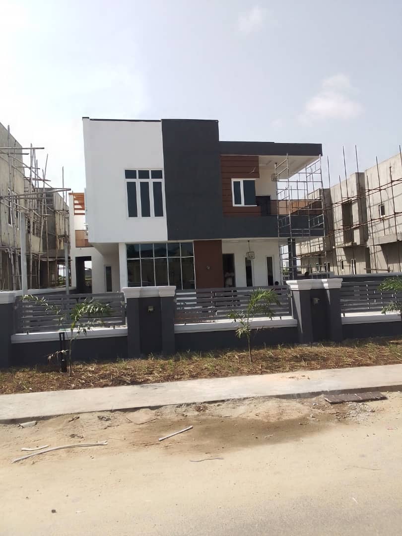 Anthony_Ani_'s tweet photo. 🌟 Stunning 4-Bedroom Detached Home in Royal Gardens, Lekki, Lagos! 🌟

🏠 Spacious interiors
🌳 Beautiful garden
🔒 Secure estate
🚗 Ample parking

Perfect for families looking for luxury and comfort.
#RealEstate #LekkiHomes #LuxuryLiving #Lagos

📞 Contact: 08035589758 https://t.co/cm5Eq629d8