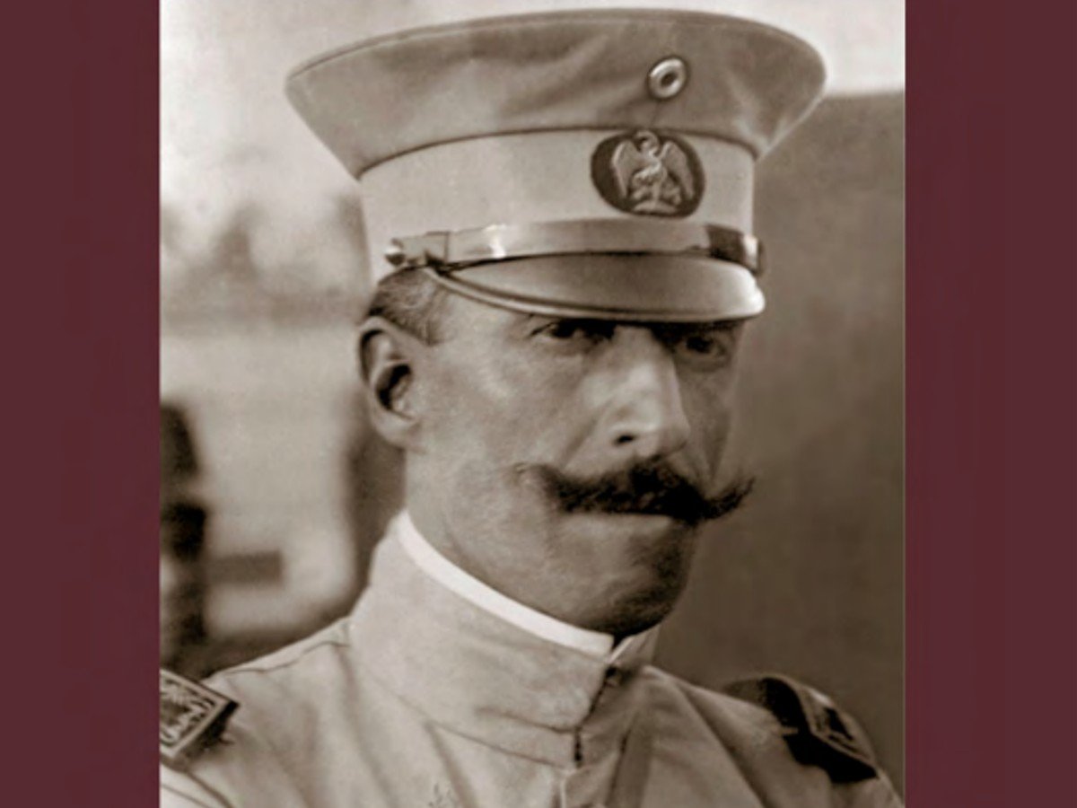 Amezcua_Stuka's tweet photo. Admiro mucho a Felipe Ángeles, algunas palabras de Taibo II sobre éste mítico personaje que me hacen decir: Yo ese (o quiero serlo).
"Era elegante además el Ángeles, bigote recortado, chingón, mucha presencia, bueno para el caballo... Villa admiraba éstas cosas profundamente." https://t.co/69Ne7tPu99