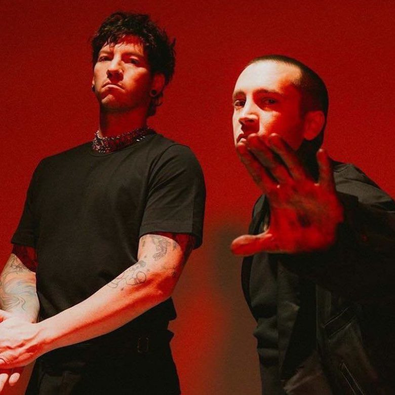 tracklist's tweet photo. 🚨 SAIU! Encerrando a narrativa criada há quase 1 década e com videoclipes para todas as faixas, twenty one pilots acaba de lançar o álbum "Clancy" em todas as plataformas digitais. 

STREAM: https://t.co/6IW2KdCPVF https://t.co/gjq26Ak8qo