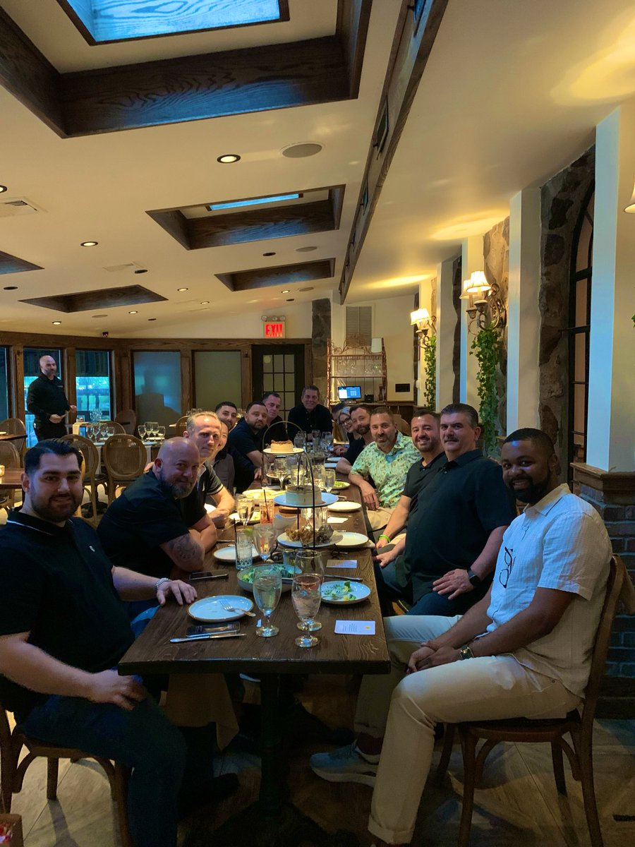 IlirSela's tweet photo. Board meeting week capped off with a great dinner hosting local heroβs β pizza shop owners who make our neighborhoods feel even more like home. It was great to treat them as the guests for a change #keeplocalthriving πβ€οΈ https://t.co/P39CYoTK2E