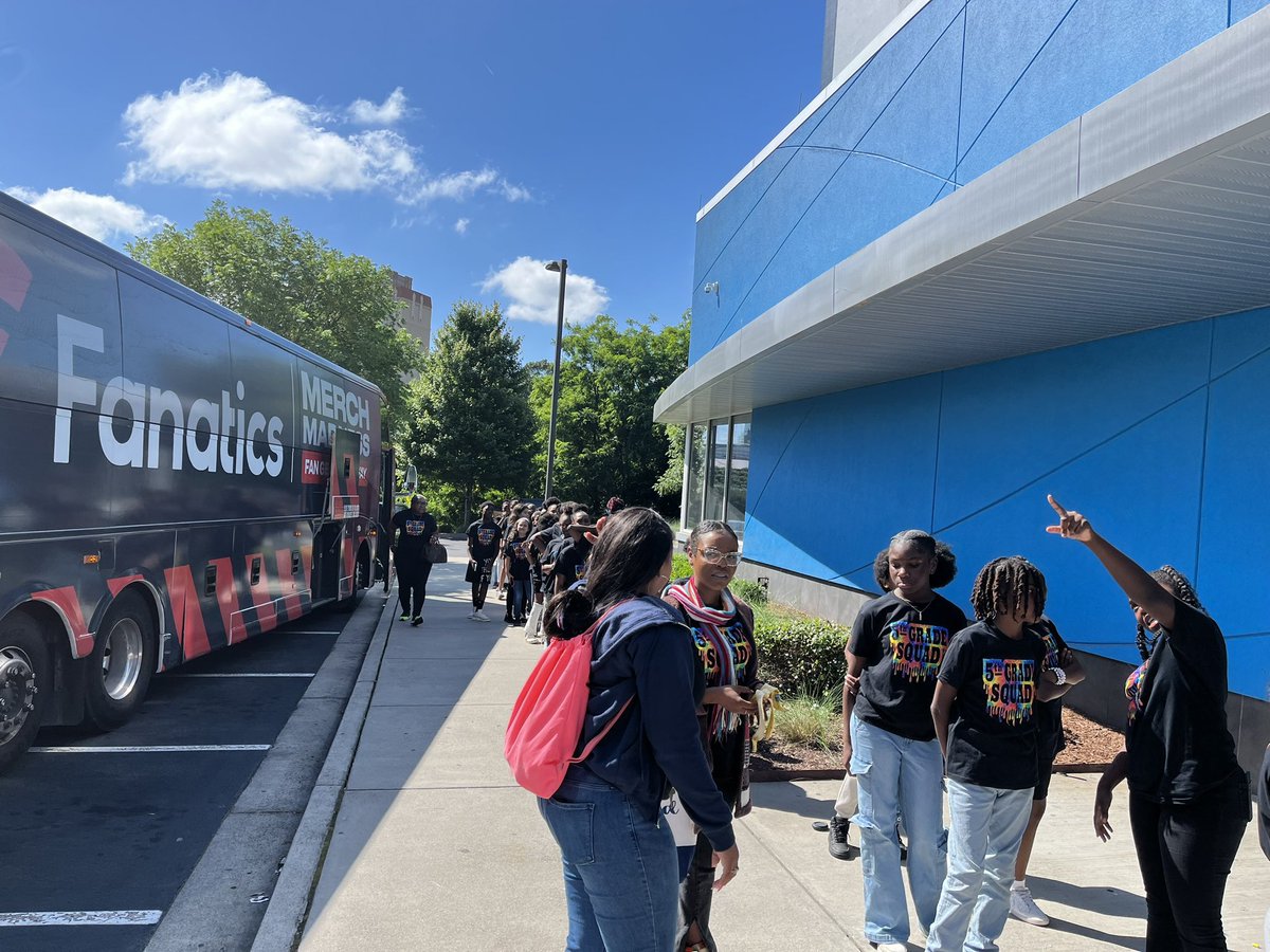 LuellaES_HCS's tweet photo. We celebrated our amazing 5th graders with a week full of fun activities! They enjoyed the BBQ, iFly, Water Day, and Game Day as we make this 5th Grade Week unforgettable. ๐๐๐ฆ๐ฎ #5thGradeWeek #Celebration #ProudMoment. #luellaelementary @drtwylabarkley https://t.co/MAKT6Rrgc5