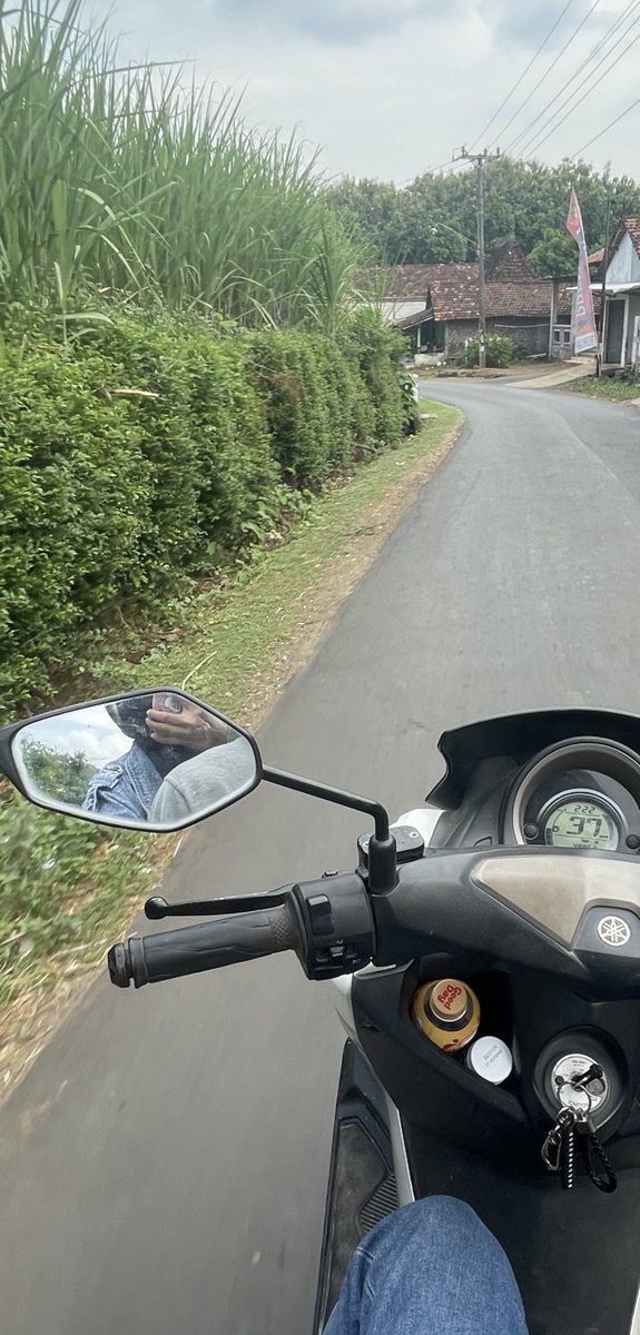 ditamelyawa's tweet photo. Berasa selingkuh pas ditinggal Wamil 🥴 Maapin aku Bubu 🙈😂 https://t.co/BhCNlueyWK
