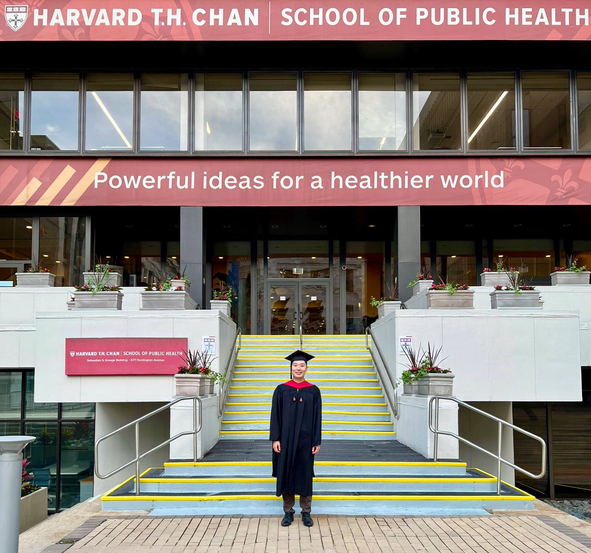 BrighamGI's tweet photo. Congratulations to 3rd-year #BrighamGIFellow Brent Hiramoto for graduating with his Master of Public Health degree from @harvardchansph today 🎓🥂

We're so proud of your accomplishments &amp; look forward to your success as a clinical investigator!

#HarvardChan24 #Harvard24 #MDMPH https://t.co/mQXJjCJ7FF