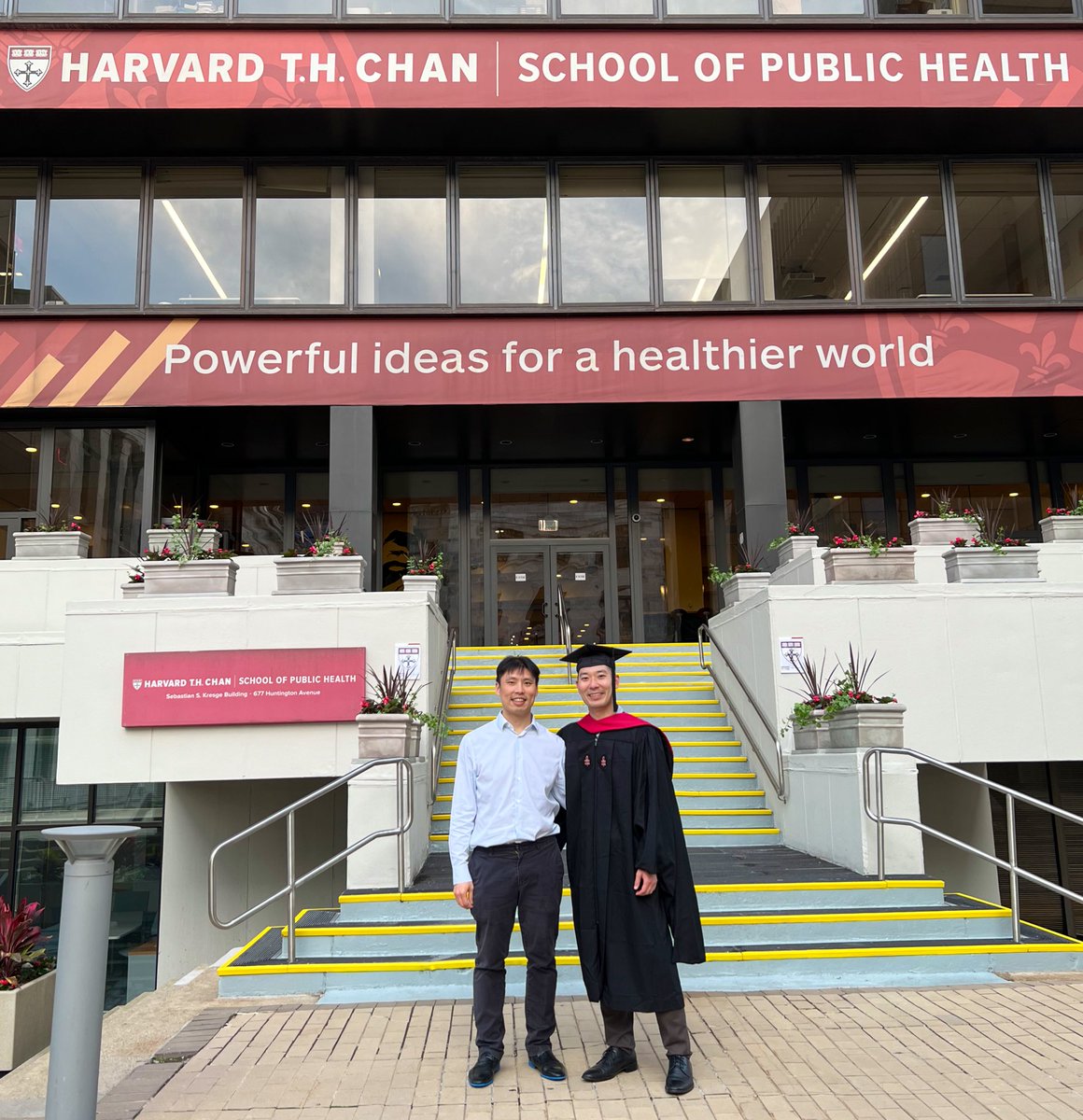 BrighamGI's tweet photo. Congratulations to 3rd-year #BrighamGIFellow Brent Hiramoto for graduating with his Master of Public Health degree from @harvardchansph today 🎓🥂

We're so proud of your accomplishments &amp; look forward to your success as a clinical investigator!

#HarvardChan24 #Harvard24 #MDMPH https://t.co/mQXJjCJ7FF