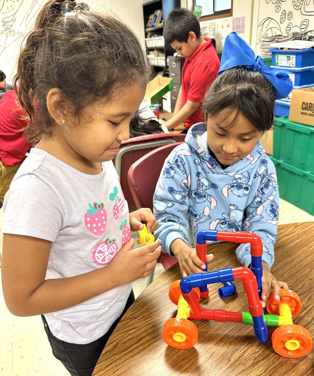 Ross STEM Magnet’s Engineering Lab was in full gear with their Krazy Kar Kits 🏎️🚖🚙 #Teamwork @PrincipalReed_ @ray4d_thebetsy @BetsyRossElem @HISDChoice @TeamHISD @HISDFACE @LakeshoreLM @HoustonISD_GT @houstongent @HISD_ElemMath @Brainmogul95 @AlmaRivera6 @RossWraparound