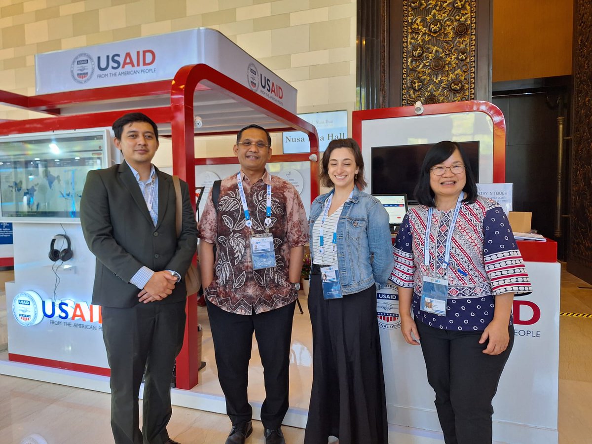 Pada WWF ke 10 di Bali,@airsanitasi @usaidindonesia @usaidwater bertemu para mitra untuk berdiskusi dan berbagi pengalaman, serta pembelajaran dalam penyediaan akses air minum dan sanitasi aman untuk semua.@USAIDWater @USAIDEnviro @DAIGlobal @usembassyjkt @USConGenSby