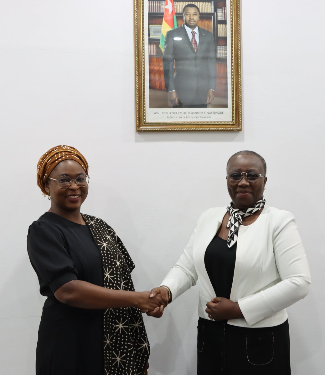 OITAbidjan's tweet photo. #OITTogo🇹🇬

@DiopNdeyeCoumba termine sa mission au #Togo par une rencontre fructueuse avec @DossouMyriam, axée sur l'importance de l'économie sociale et solidaire (#ESS) et la coordination des #EmploisProductifs pour les jeunes. 

 @GouvTg 
#DialogueSocial https://t.co/UOuTWpUEob