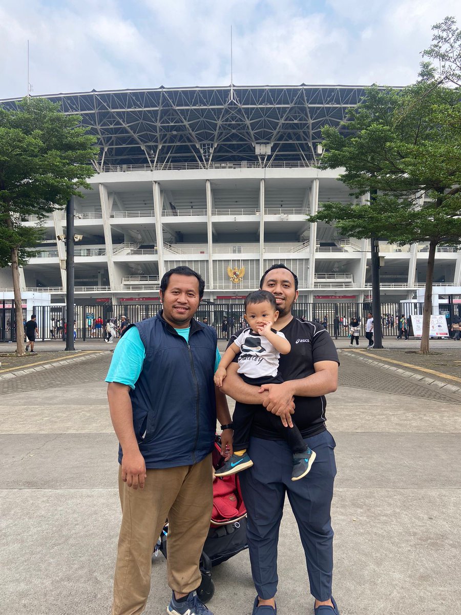 Selamat berlibur. Jangan lupa jogging tipis-tipis.