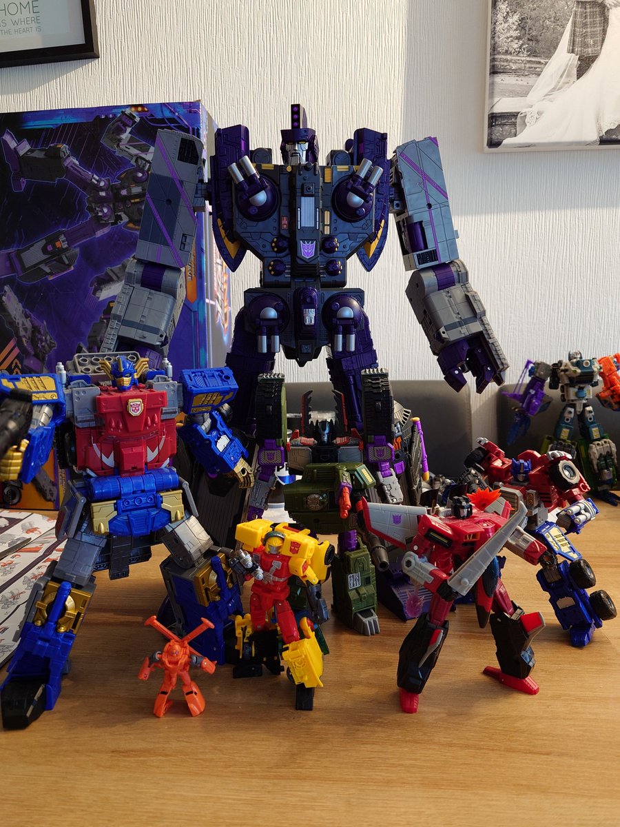 tfw2005's tweet photo. Transformers Legacy United Commander Class Tidal Wave Additional In-Hand Images https://t.co/WAWrjDslVF https://t.co/ijAGXyGFZ4