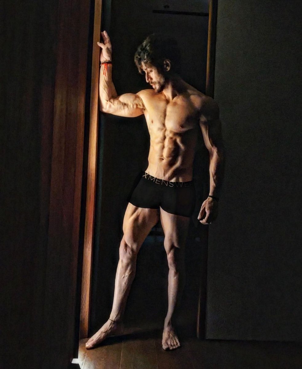 TeamtigerogTeam's tweet photo. #OnlyPerfection 🫶🏻 
#TigerShroff https://t.co/iEfzmpjnVN
