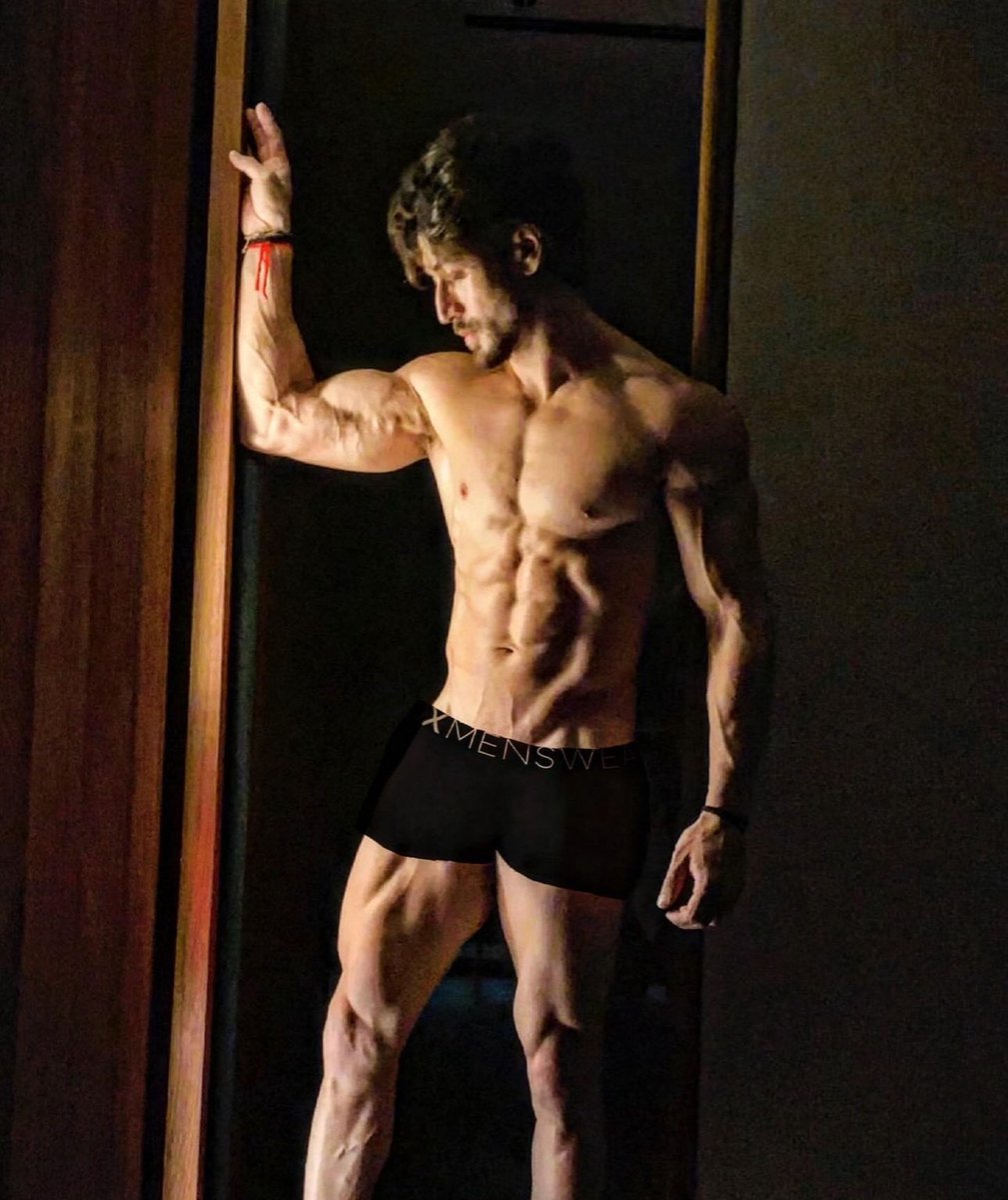 TeamtigerogTeam's tweet photo. #OnlyPerfection 🫶🏻 
#TigerShroff https://t.co/iEfzmpjnVN