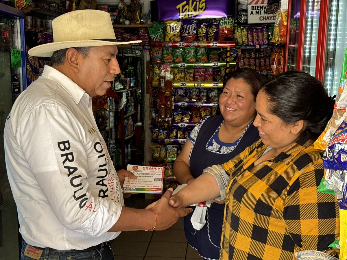 braulioalvarezj's tweet photo. #EsTiempo 
De regresar a donde hemos dado resultados y atender lo que falta.
Porque las necesidades siempre están presentes, hoy tome nota de lo que falta en el #Distrito2Toluca para ponerlas en el centro de mis gestiones como diputado.

#VotaPRI
#BraulioDiputado https://t.co/vowENemMdM