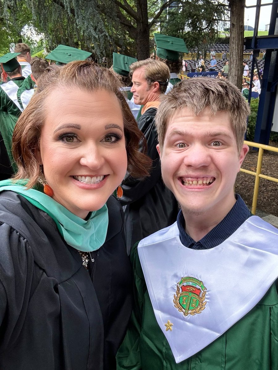 KaseyWilloughb4's tweet photo. A great group of kids is off to change the world 🌎 Congratulations Graduates! 🎓 #Graduationday2024 https://t.co/syhub9G7uO