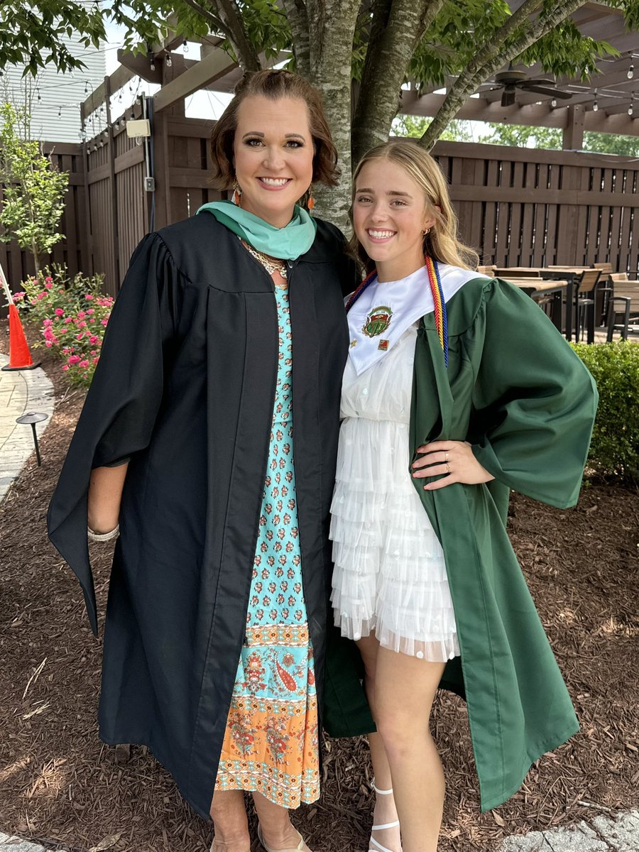 KaseyWilloughb4's tweet photo. A great group of kids is off to change the world 🌎 Congratulations Graduates! 🎓 #Graduationday2024 https://t.co/syhub9G7uO