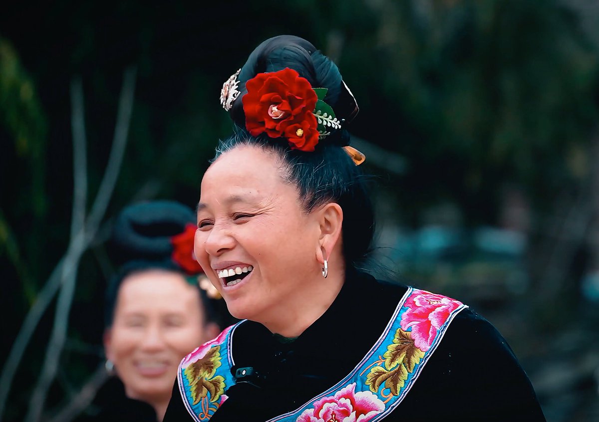 In Taipan Village, Taijiang County, Guizhou Province, villagers voluntarily organized a basketball game that drew participants from all over the country. The central figure of the event was Yang Changmei, a 51-year-old Miao woman. #OurArena #GrassrootsSports #BehindTheScenes