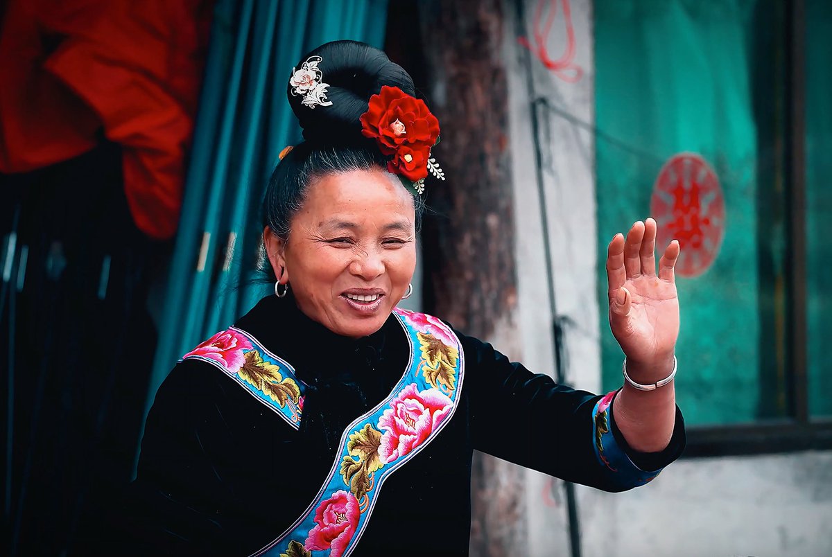 LiveinGuizhou's tweet photo. In Taipan Village, Taijiang County, Guizhou Province, villagers voluntarily organized a basketball game that drew participants from all over the country. The central figure of the event was Yang Changmei, a 51-year-old Miao woman.
#OurArena #GrassrootsSports #BehindTheScenes https://t.co/JfMBxCyOmB