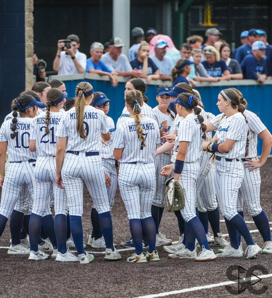 🥎Kingwood Lady Mustangs Triumph Over Katy Lady Tigers in Game 1 of Regional Finals 6-3. 

In a thrilling opening game of the regional finals, the Kingwood Lady Mustangs secured a dramatic 6-3 victory over the Katy Lady Tigers, thanks to a walk-off home run by ‘25 Mia Gagliardi.