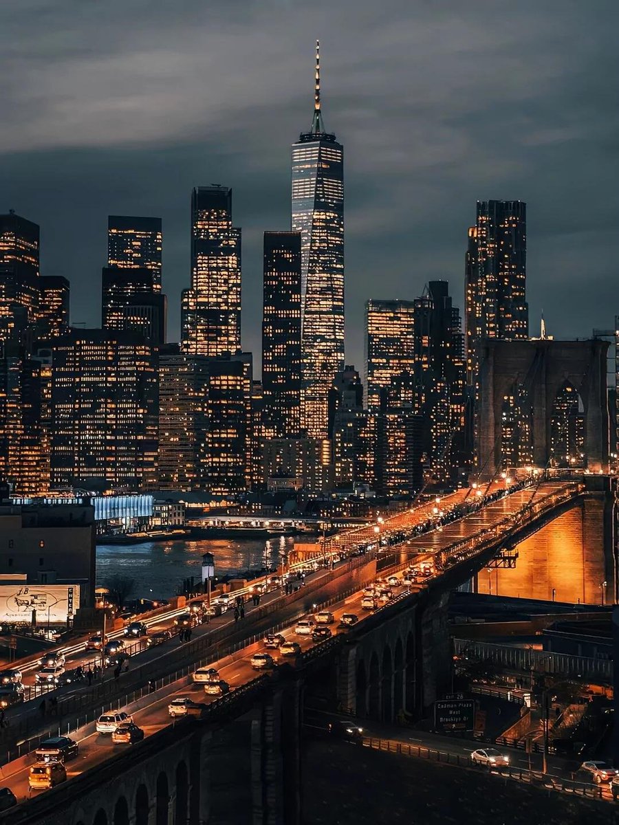 New York at night does have its indescribable charm