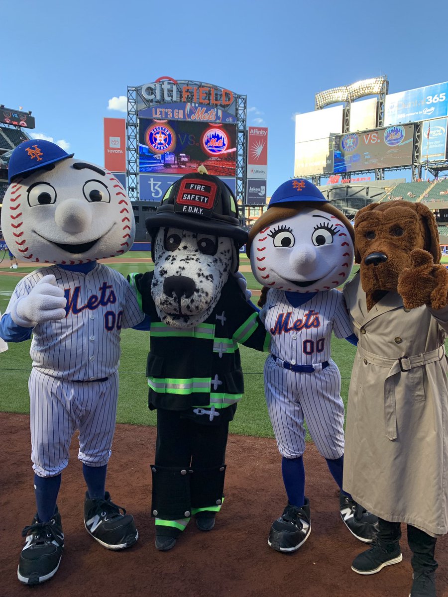 HotDogFDNY's tweet photo. @MrMet @MascotHall Let me know if you need another mascot to “smile and dial.” 🤝 https://t.co/agKqQ0nSnB