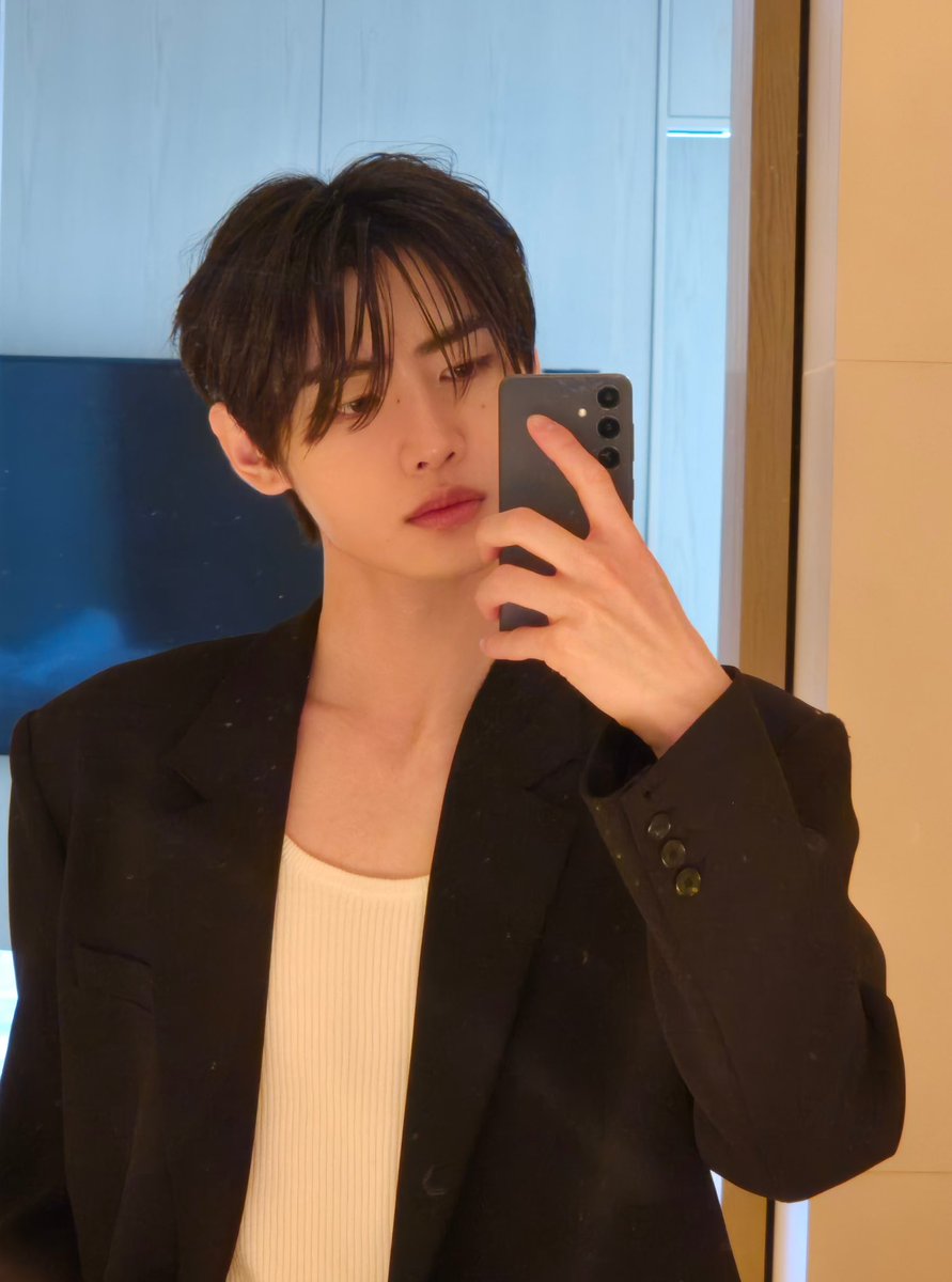 hoonluv0's tweet photo. 존나비상 남자얼굴미침 https://t.co/HVks6kUWob