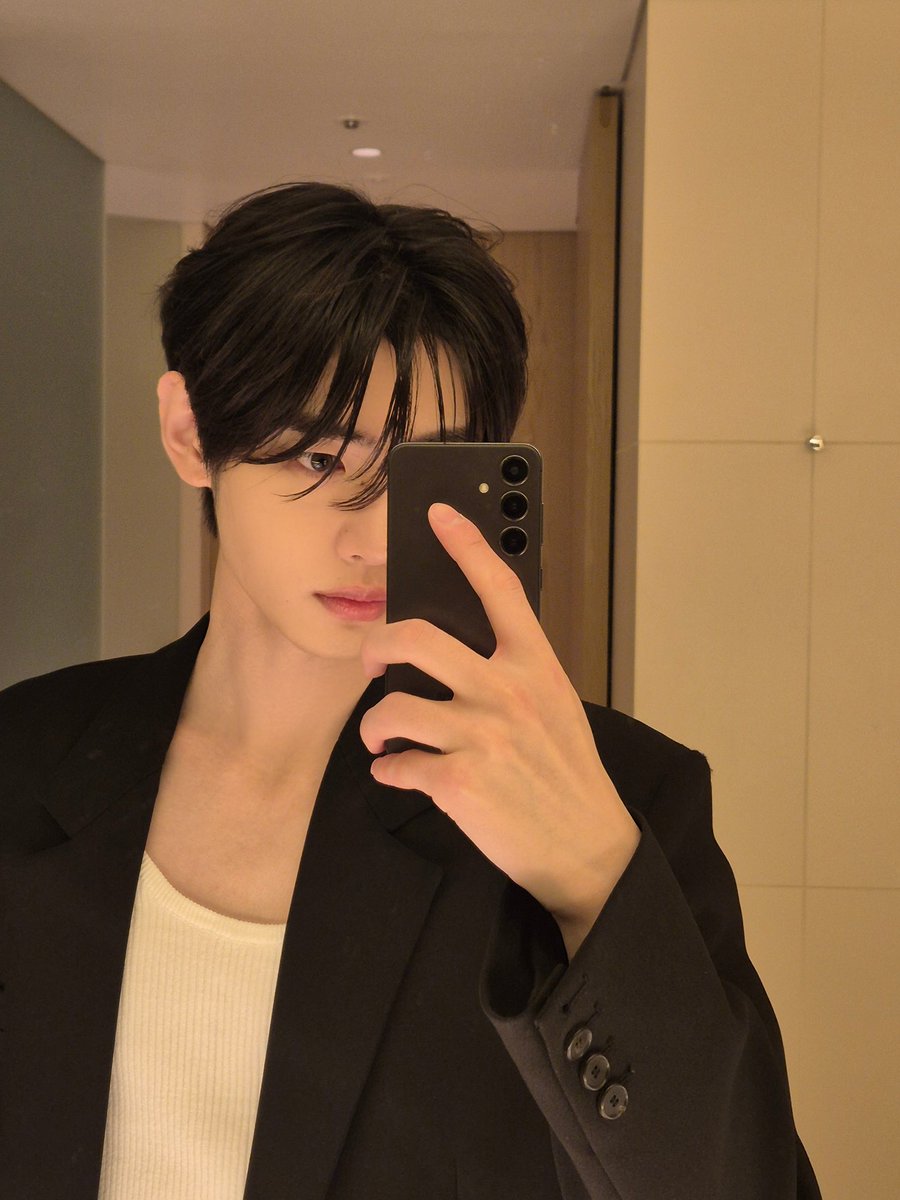 hoonluv0's tweet photo. 존나비상 남자얼굴미침 https://t.co/HVks6kUWob