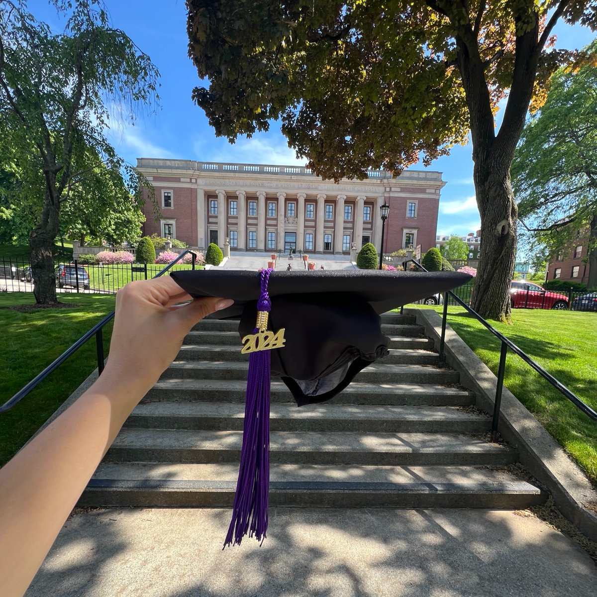 Can't wait to see you all at commencement tomorrow morning! 🤩 Click below for all the details you'll need for the big day ⬇️ 🎓 🅿️ 📷 #HolyCross2024 bit.ly/4aOCgXf