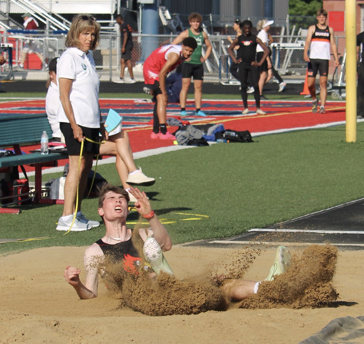 thebarnhearts's tweet photo. So proud @lincoln24584647  #back2backstates 🥈Long jump #regionals ❤️‍🔥🔥🖤❤️ https://t.co/1856JO9NGN