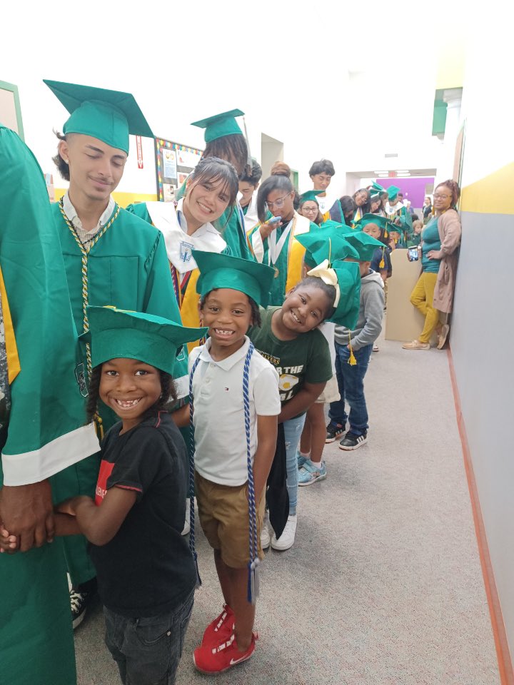 🦁💚🎓<a href="/SPRINGHIGHLIONS/">Spring High School</a> #GradWalk <a href="/SalyersElemCubs/">THE INTERNATIONAL SCHOOL AT SALYERS</a> #KinderPromotion 
#WeAreSpring
#Unstoppable 
#SuperProudSuperintendent🌟