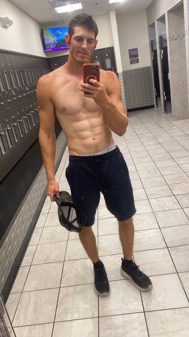 Putting on some poundage to do some poundage;) 😂 https://t.co/Rb69HOXvzf