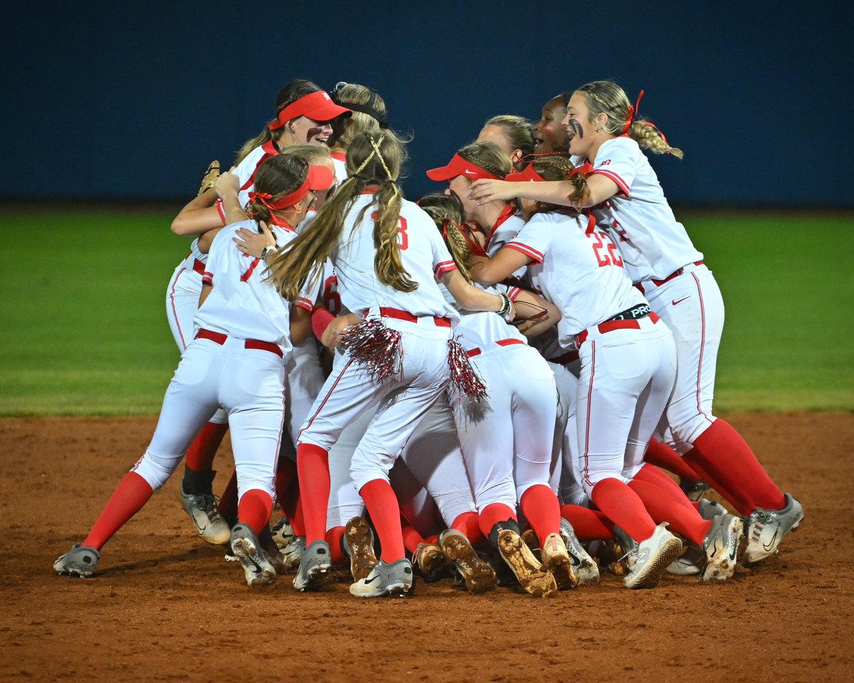 RaiderRecap's tweet photo. For the 9th straight year Baylor Softball wins State!

#WeAreBaylor https://t.co/yg7c8WQfYZ